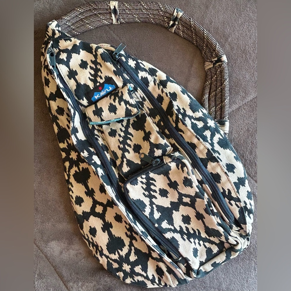 Kavu Navy and Cream Shoulder Bag